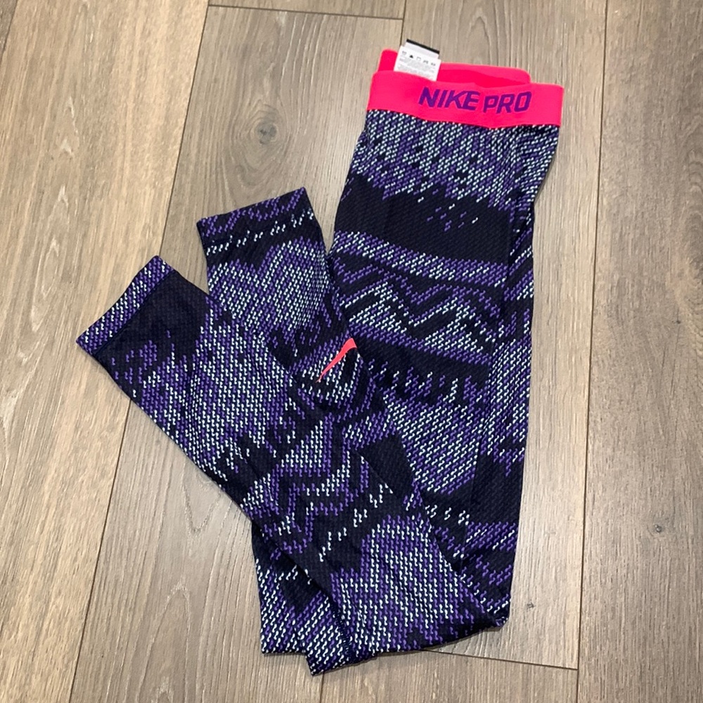 Fun print Nike pro tights
